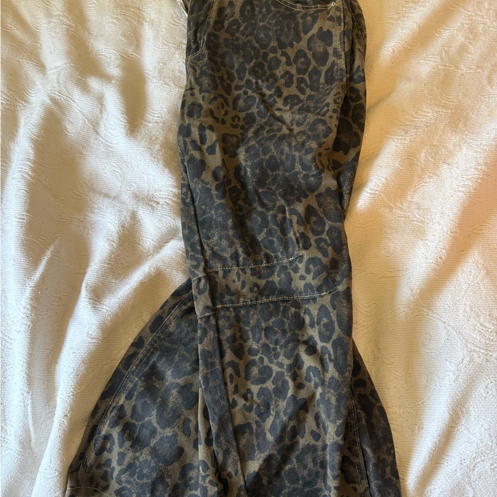 Cheetah barrel jeans